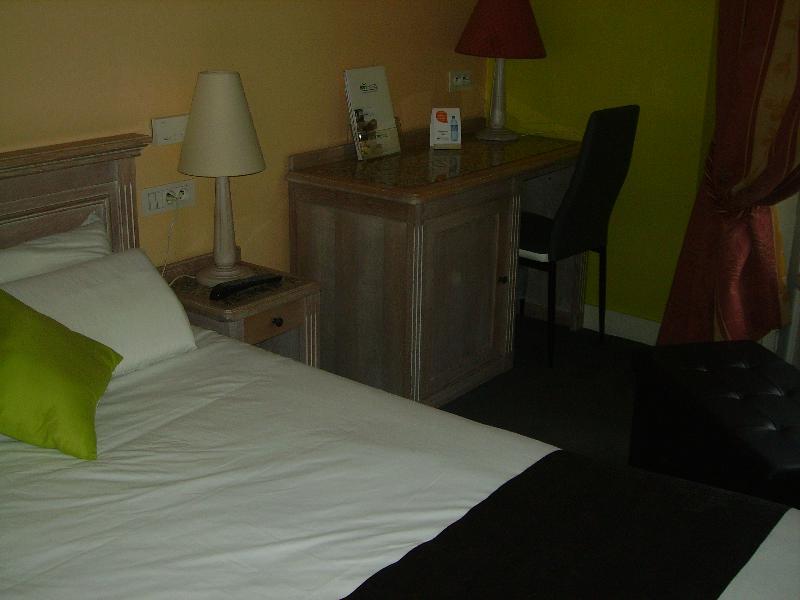 Brit Hotel Aux Sacres Reims, Centre Historique Kültér fotó