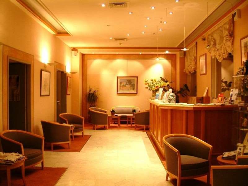 Brit Hotel Aux Sacres Reims, Centre Historique Beltér fotó